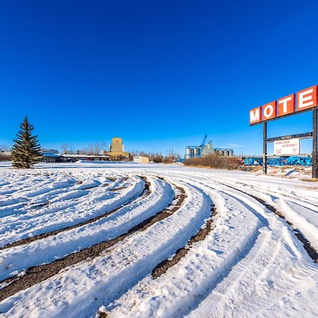 Blue Horse Motel Beiseker Esterno foto