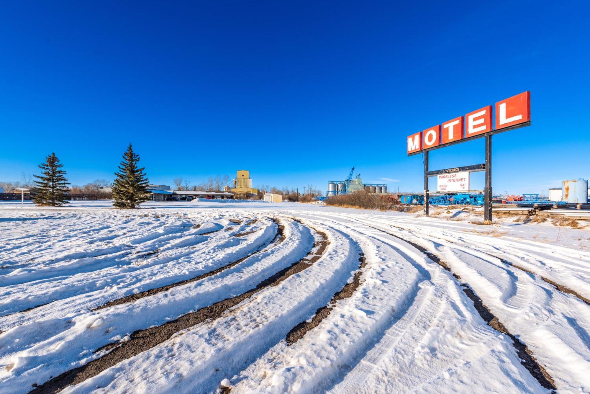 Blue Horse Motel Beiseker Esterno foto