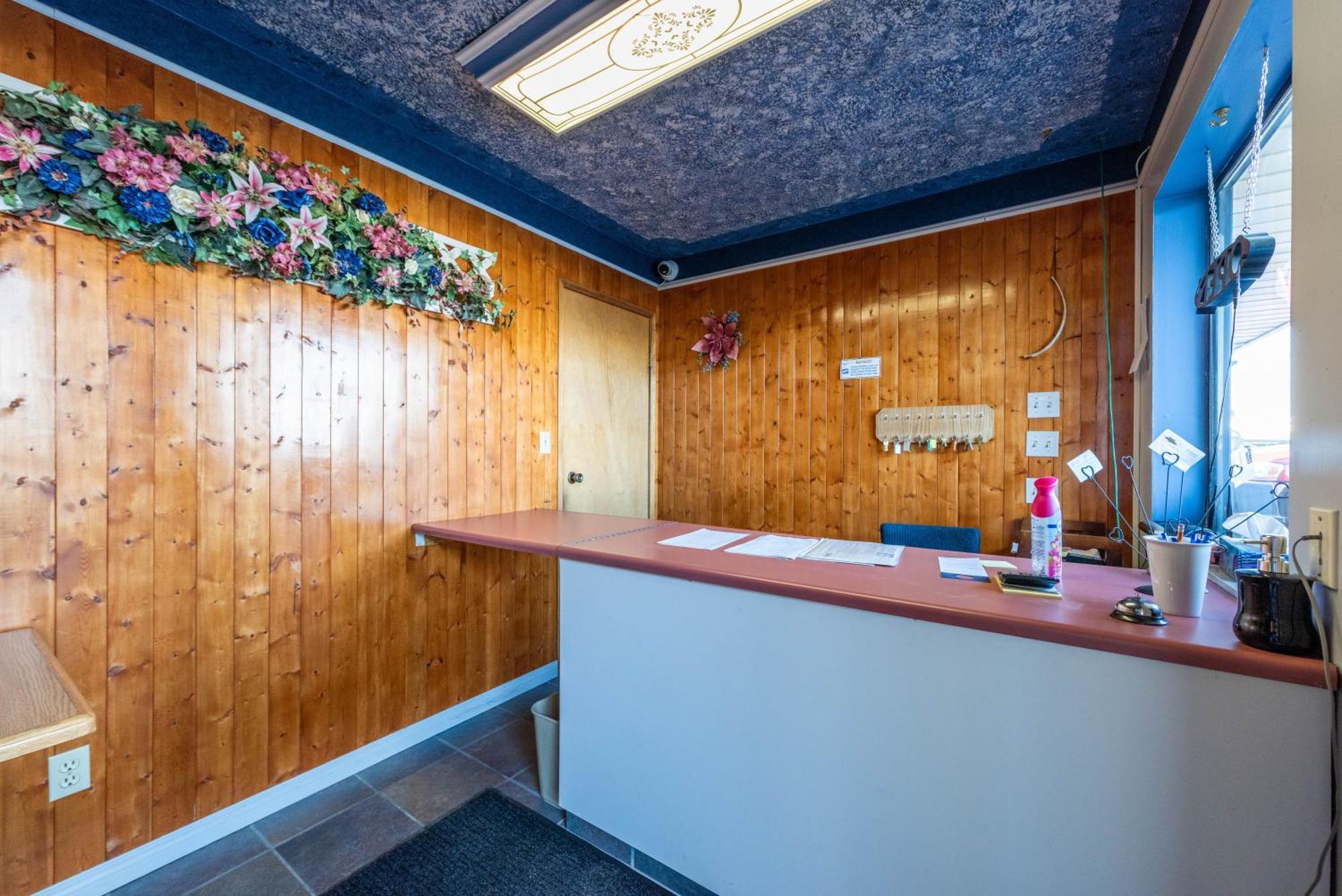 Blue Horse Motel Beiseker Esterno foto